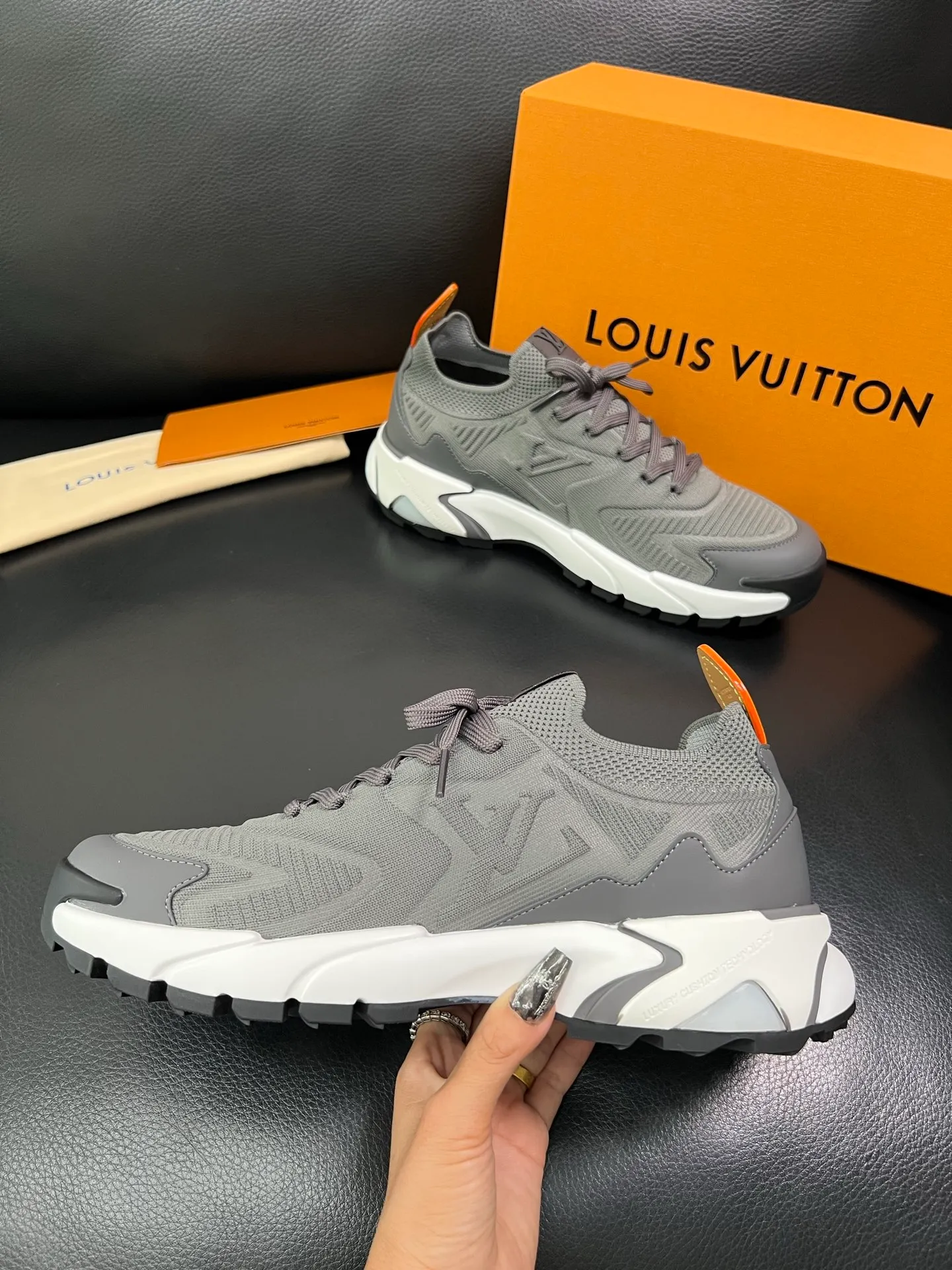 Men's shoes 💰660 Lv top purchasing Louis Vuitton Leather Shoes Counter Synchronization, imported fly woven fabrics from Italy, imported water-dyed cowhide lining, soles: original soles specially provided by the original factory, original factory follow-up orders, high quality, welcome to compare, code number 39-44 (custom-made 45) 85887